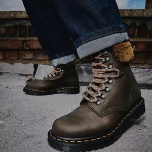 🟤Dr. Martens Women's 1460 Serena Collar Faux Fur Lined Lace Up Boot